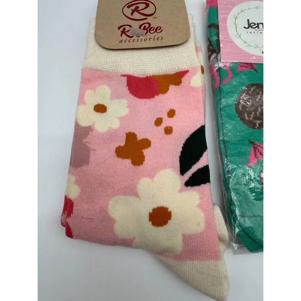 4 pairs of  women's socks